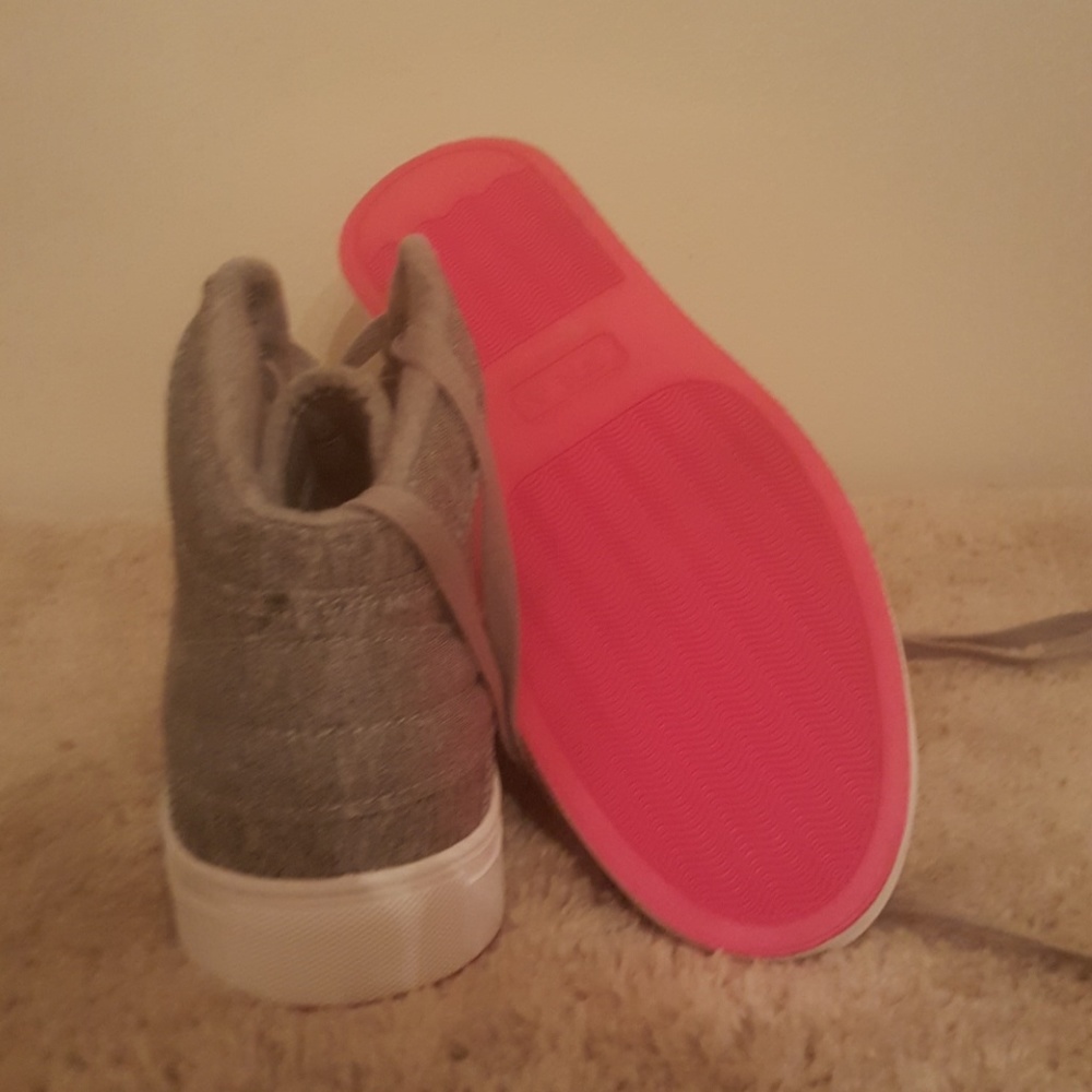 Shoes - Picture 4 of 4